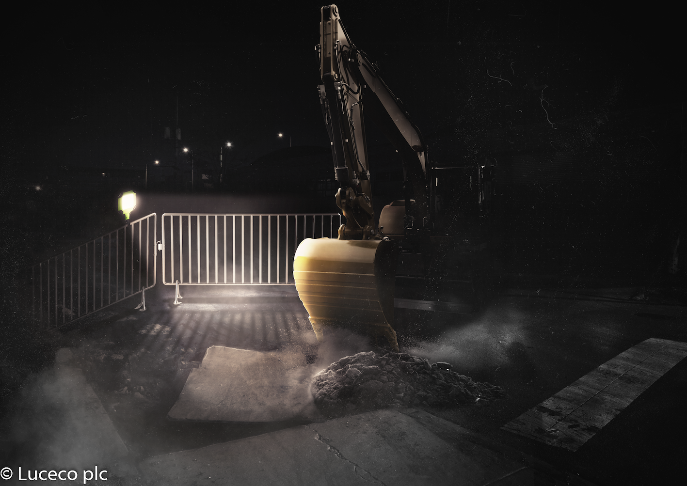 Luceco LCWR13G60 Rechargeable LED Work Light 13W | 6500K Daylight | IP65 | Magnetic Base