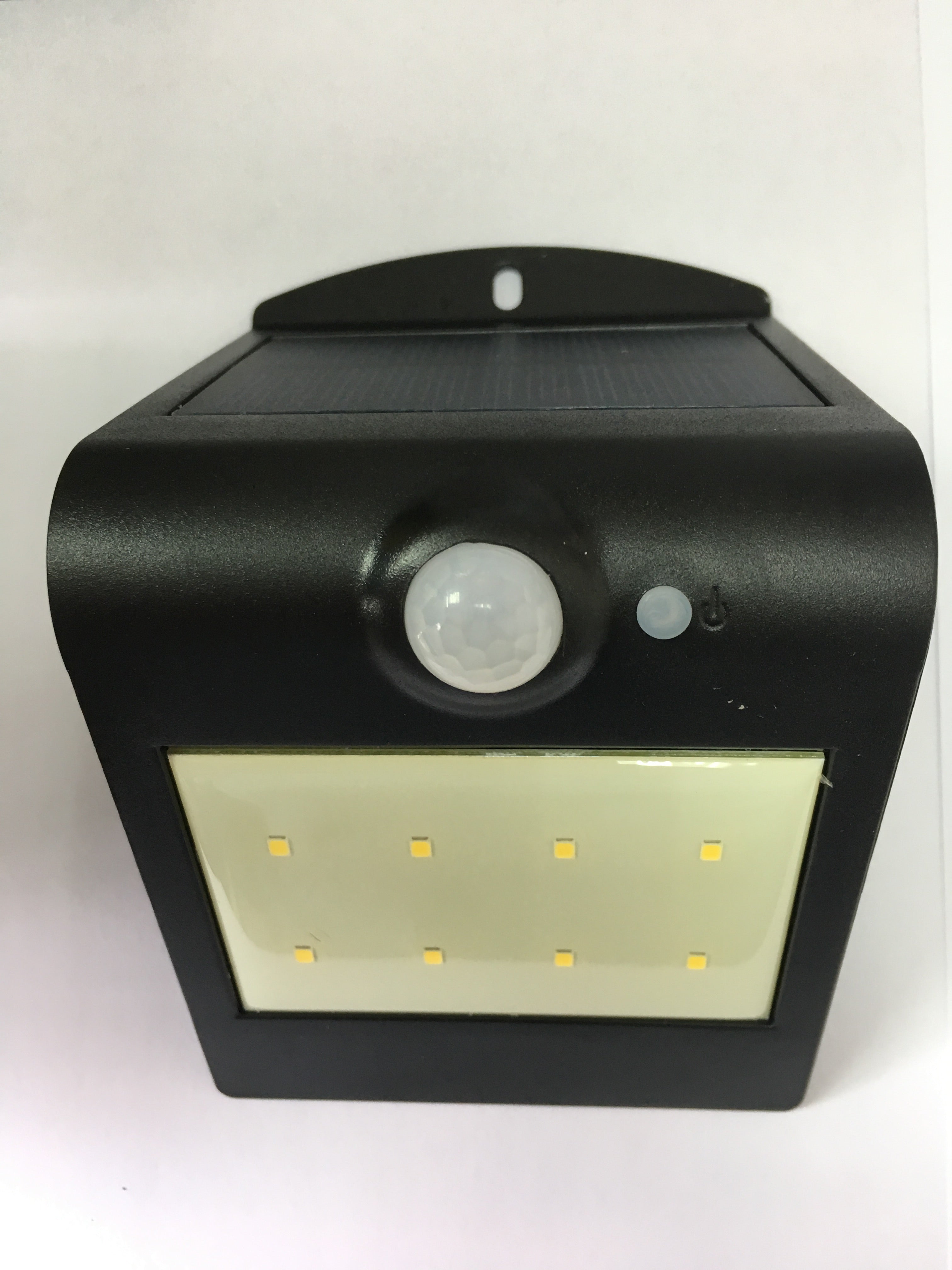 LUCECO LEXS65B65 Solar PIR Wall Light – Motion Sensor, IP44 Splashproof