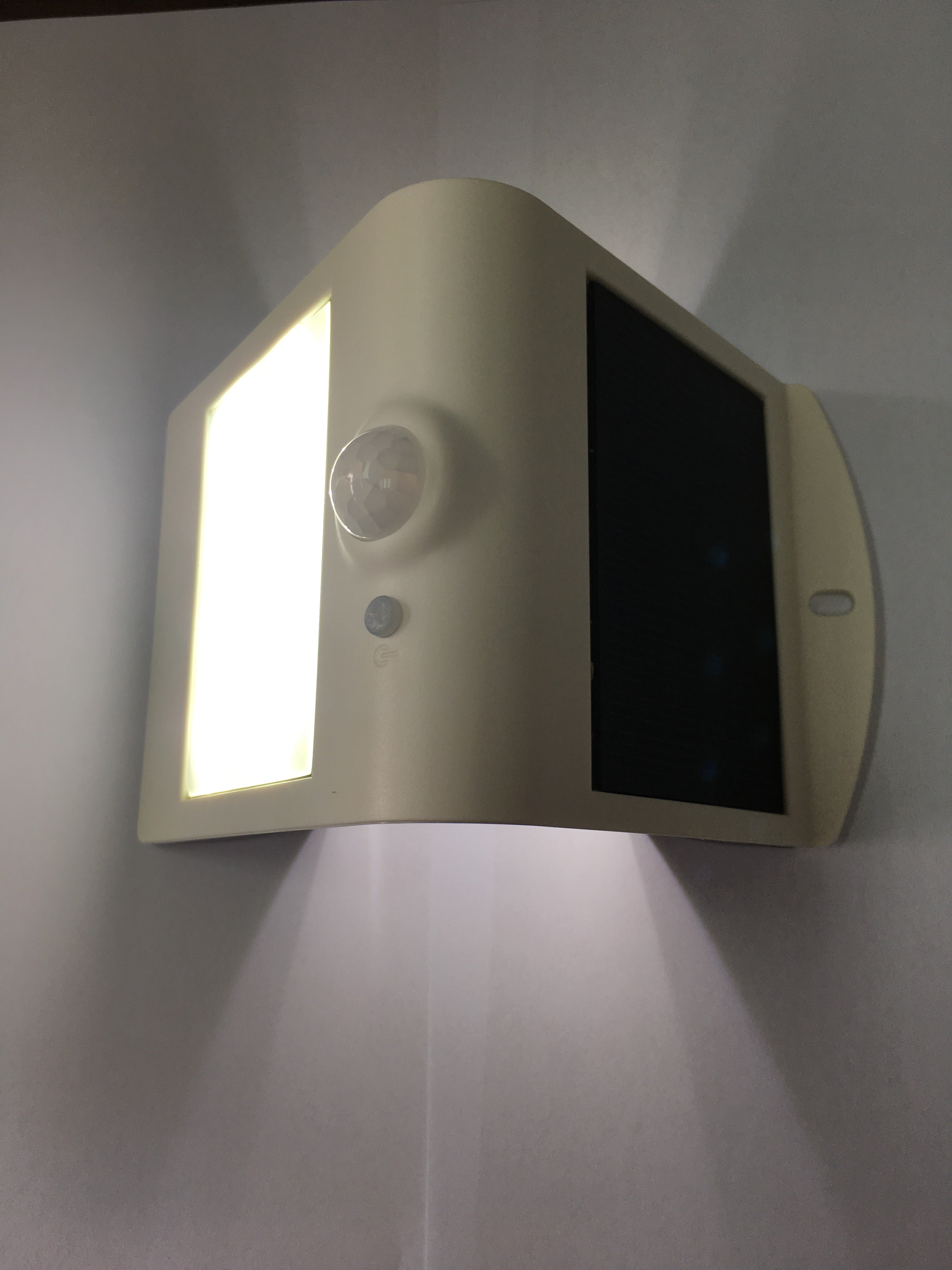 LUCECO LEXS65B65 Solar PIR Wall Light – Motion Sensor, IP44 Splashproof